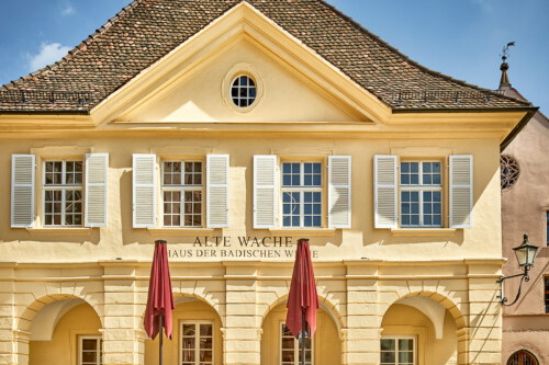 https___www.alte-wache.com_wp-content_uploads_2022_06_Alte-Wache-001.Tag_-scaled-1 (1)